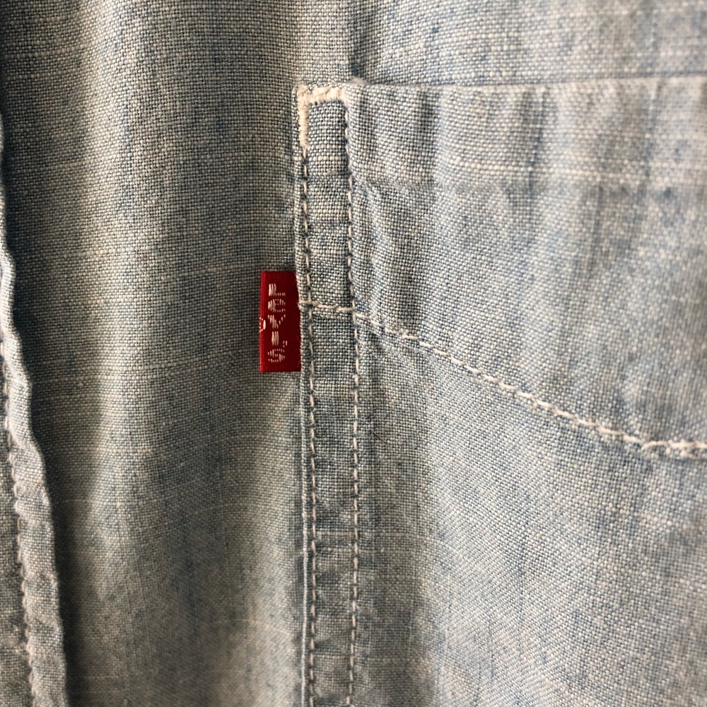 Levi’s Button Down - Picture 4 of 4
